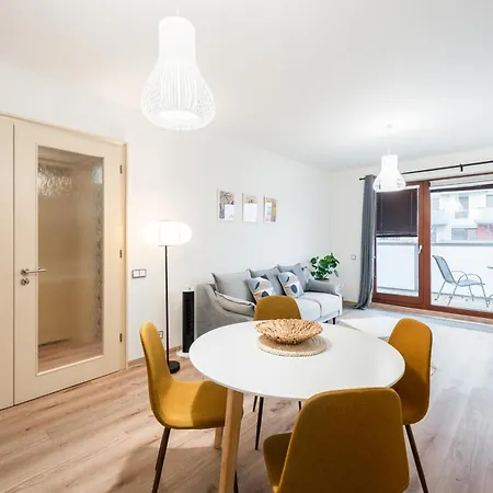 River Diamond Residence Apartment In Karlin With Garage And Balcony Apartamento *