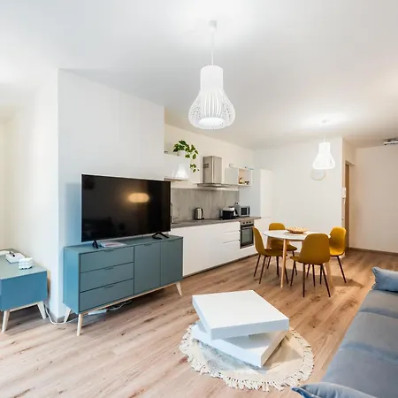 Apartamento River Diamond Residence Apartment In Karlin With Garage And Balcony