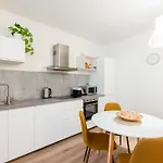 Diamond River Apartment *